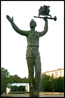 Nazi salute in USSR from USA